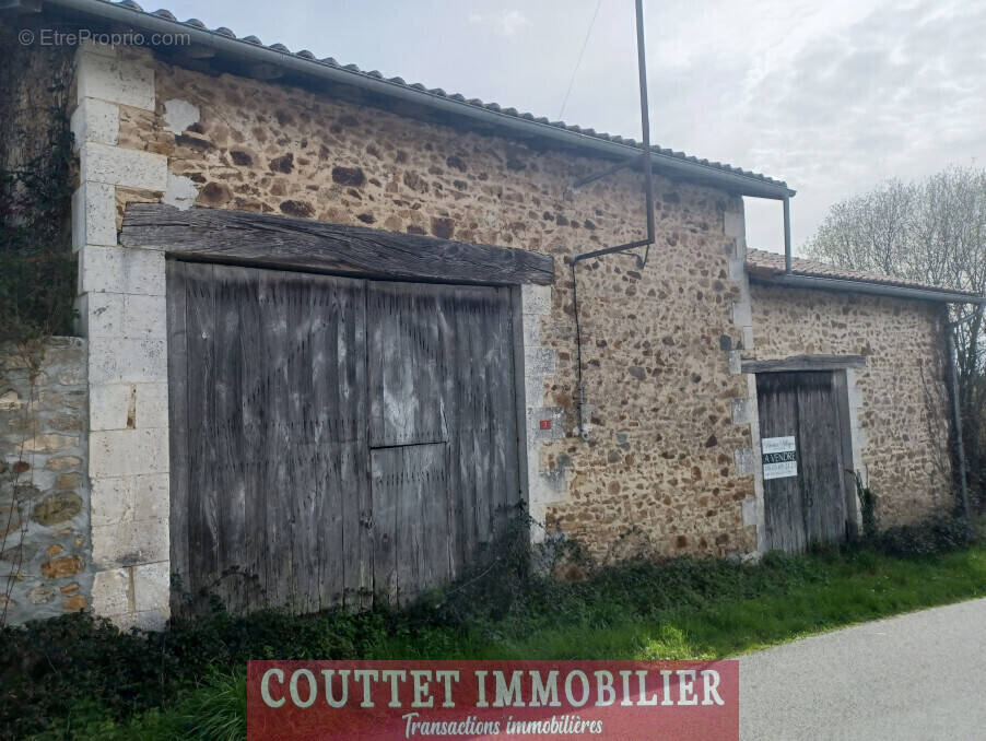 Maison à MONTBRON
