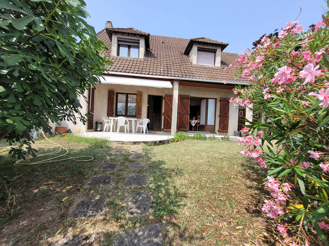 Maison à ISSOU