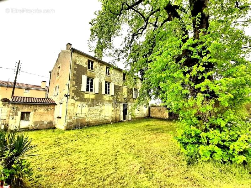 Maison à FONTENAY-LE-COMTE