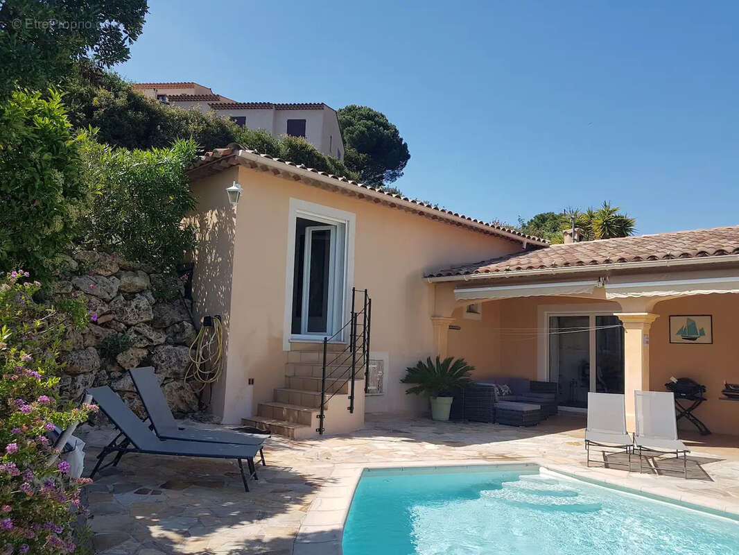 Maison à ROQUEBRUNE-SUR-ARGENS