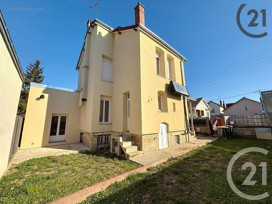 Maison à SAINTE-SAVINE