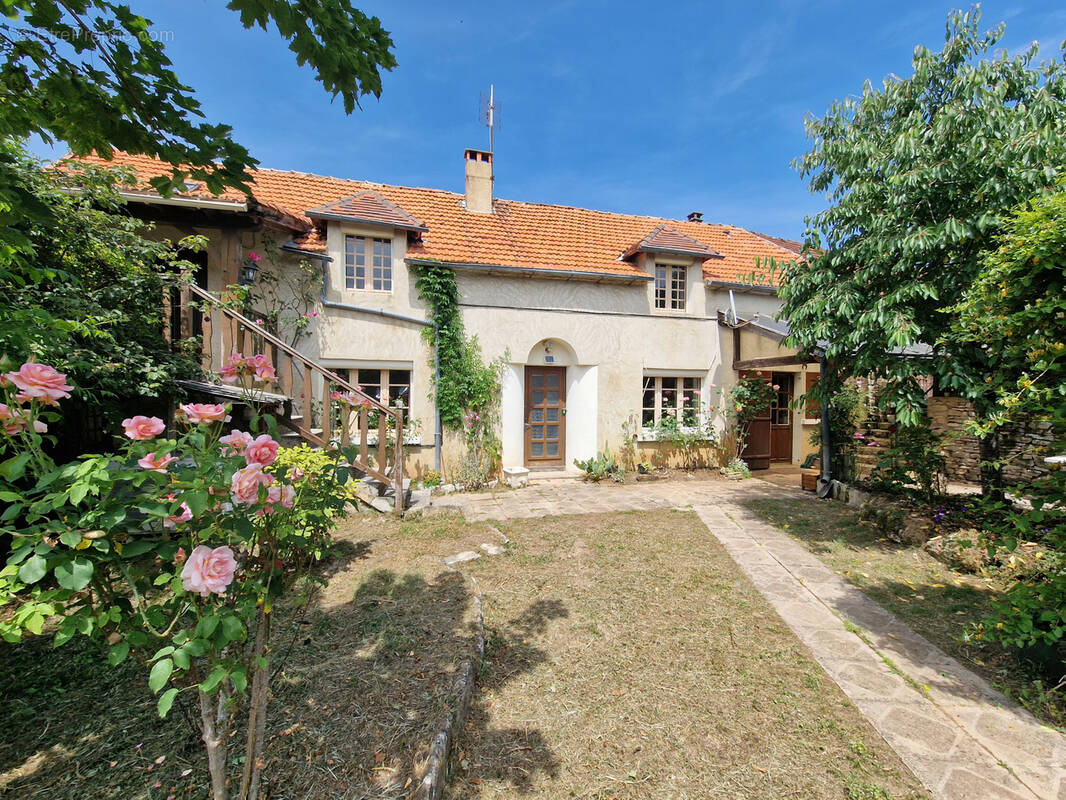 Maison à NADAILLAC