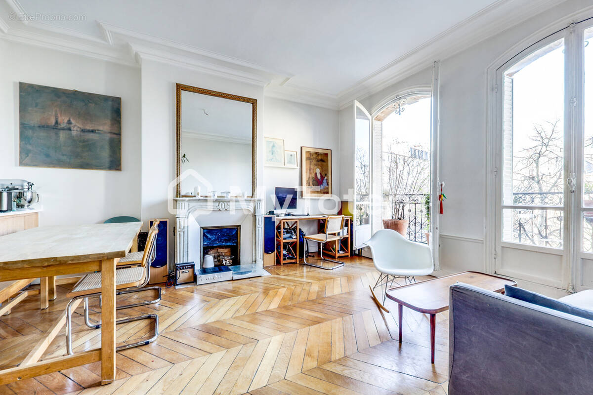 Appartement à PARIS-1E