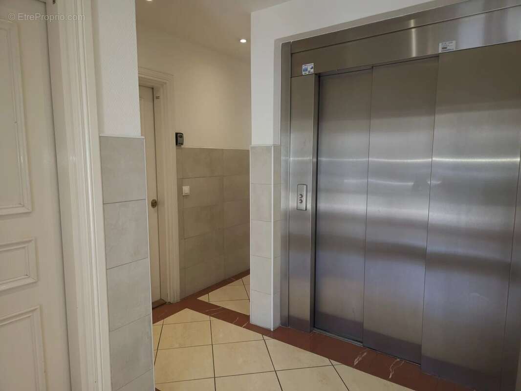 Appartement à SAINT-LAURENT-DU-VAR