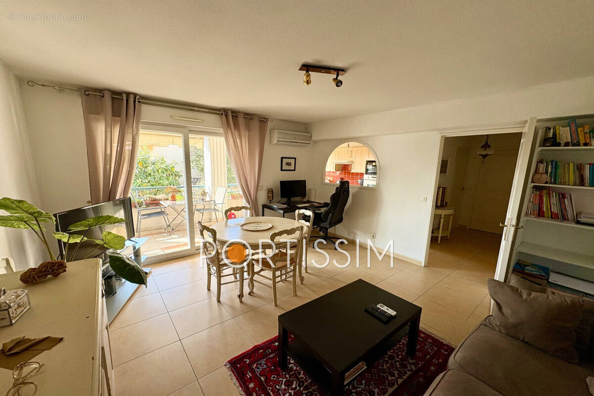 Appartement à SAINT-LAURENT-DU-VAR