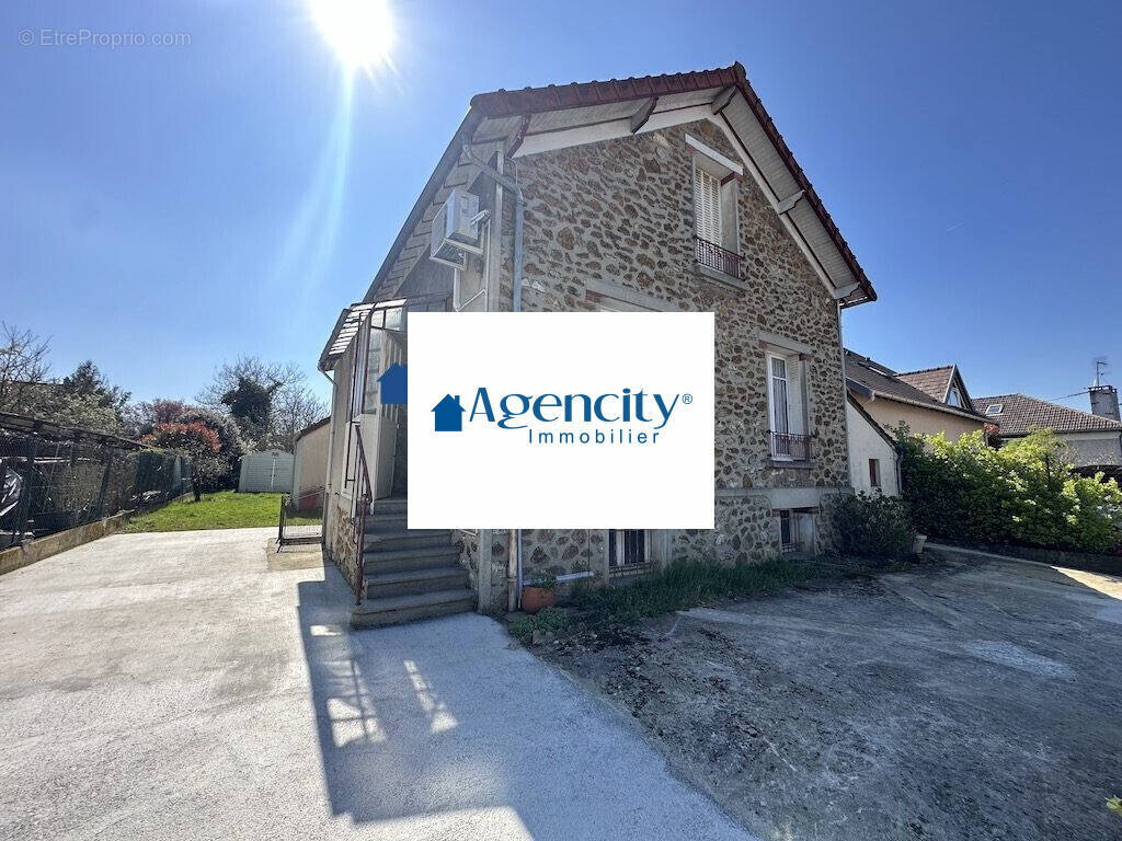 Maison à TORCY