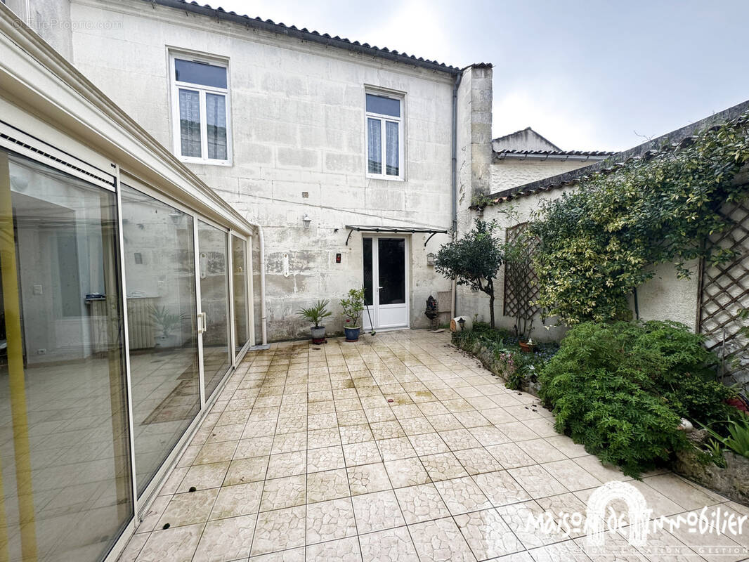 Maison à COGNAC