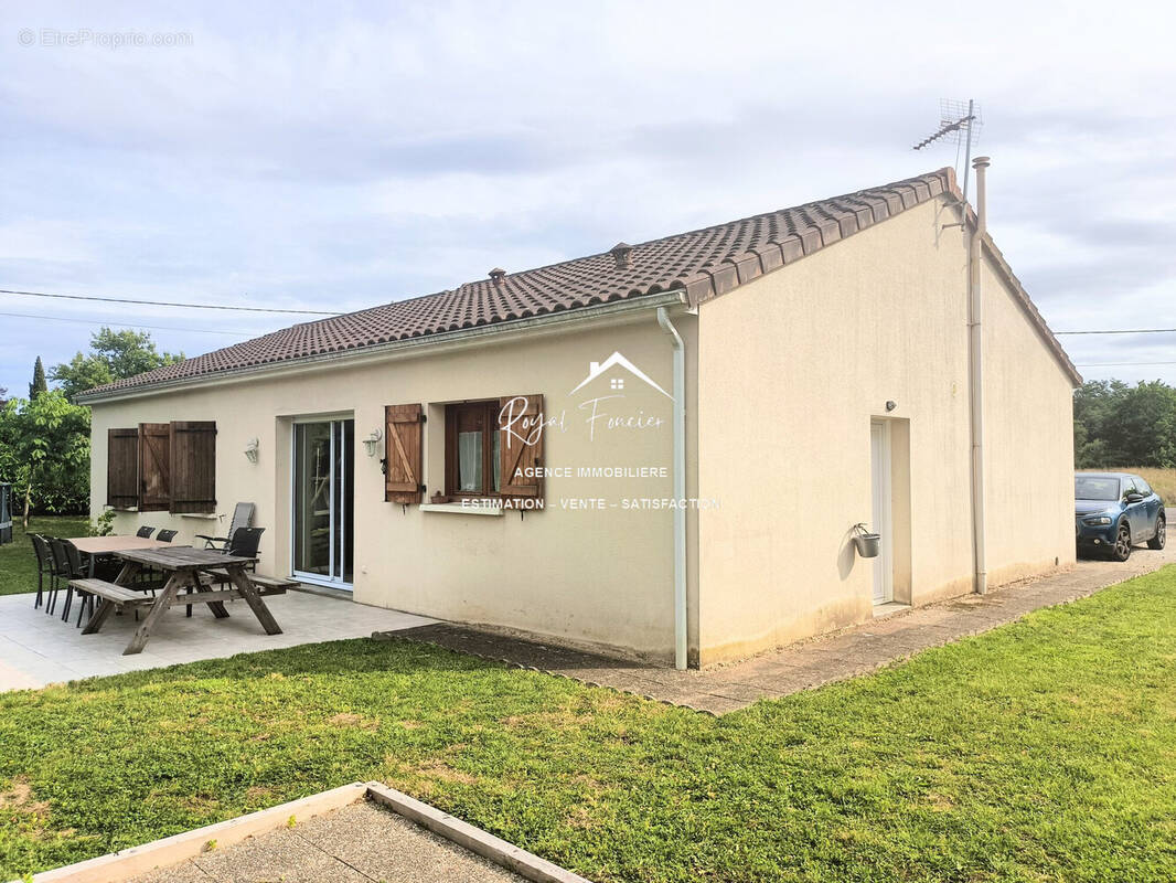 Plain pied de 4 chambres avec une belle pièce de vie de 45 m2 - Maison à ANTRAN