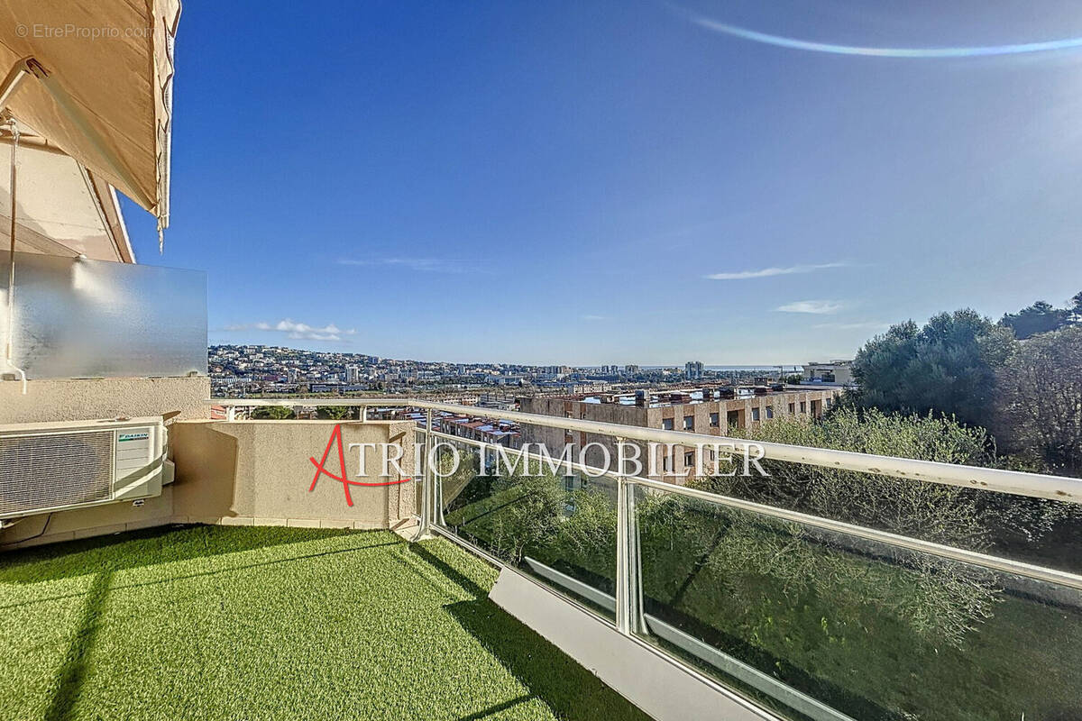 Appartement à SAINT-LAURENT-DU-VAR