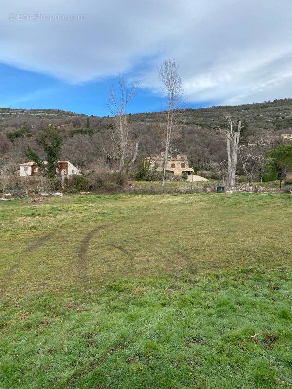 Terrain à SAINT-VALLIER-DE-THIEY