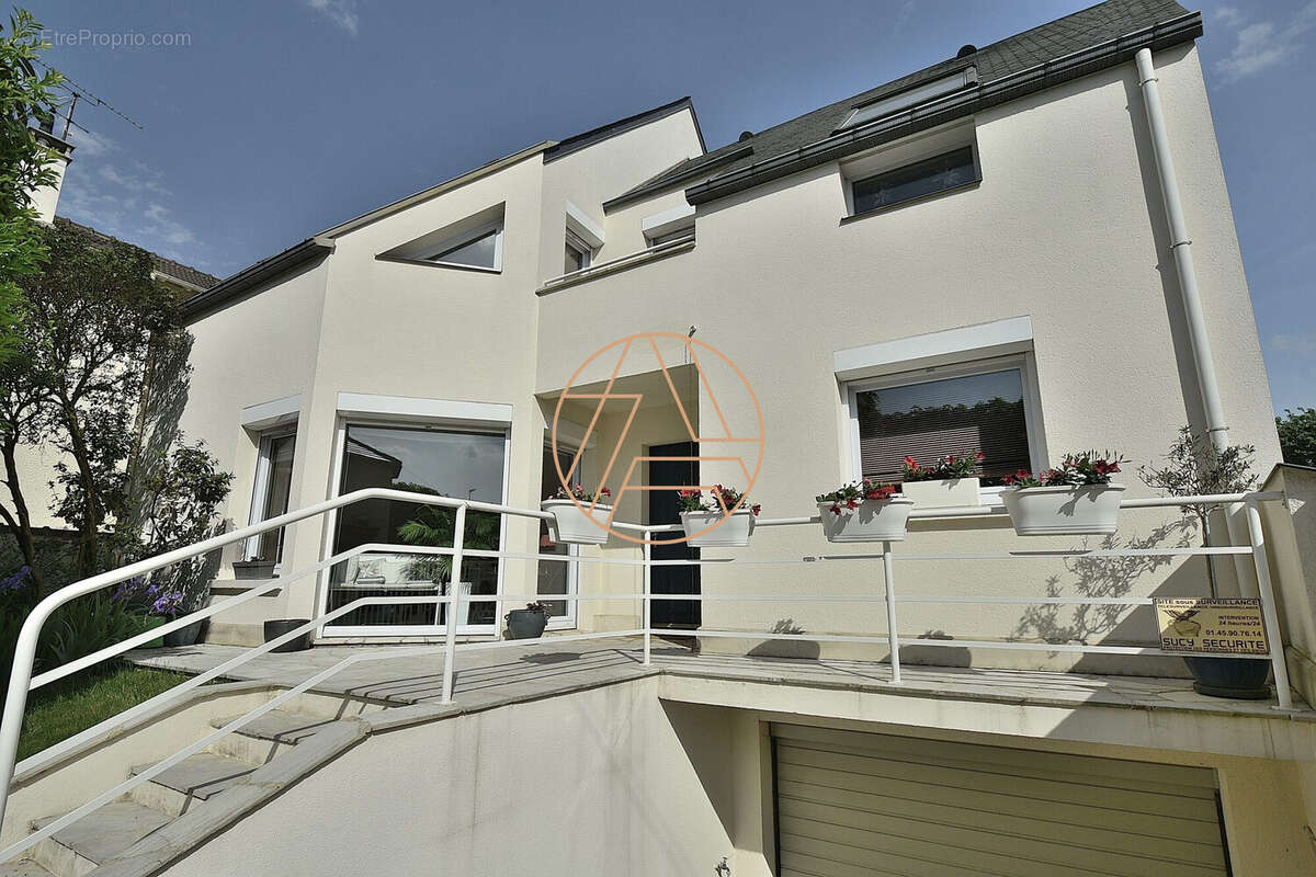 Maison à SAINT-MAUR-DES-FOSSES