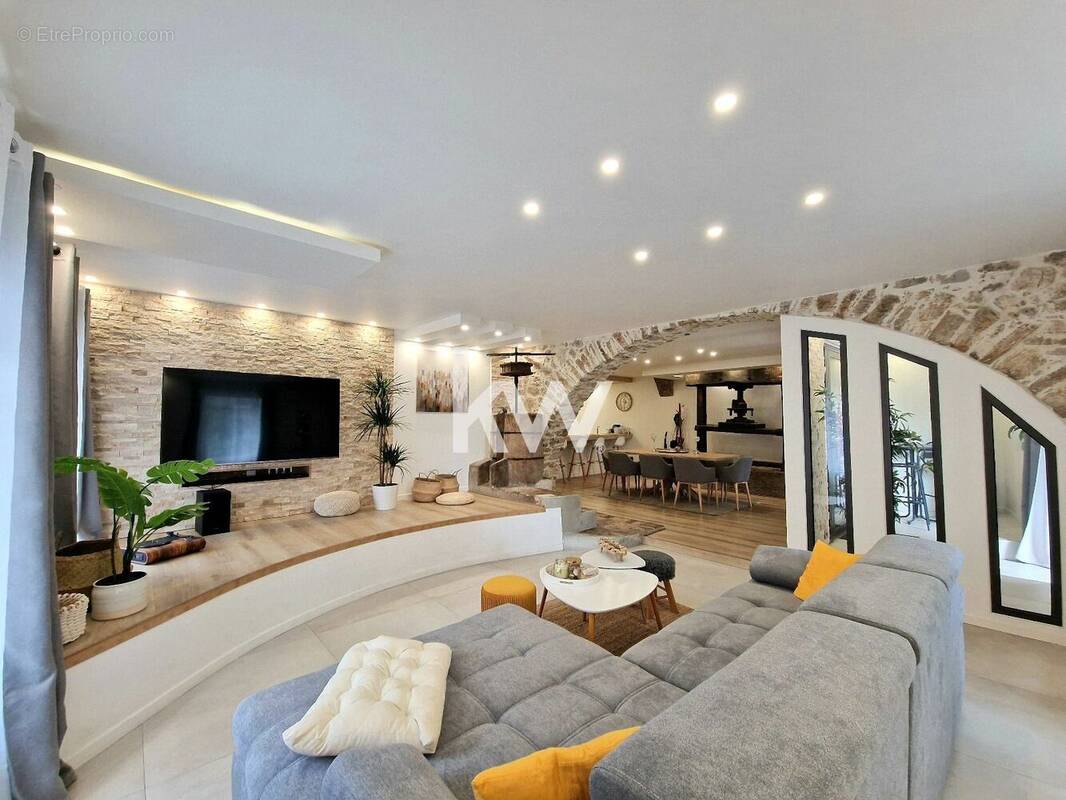Appartement à VALLAURIS