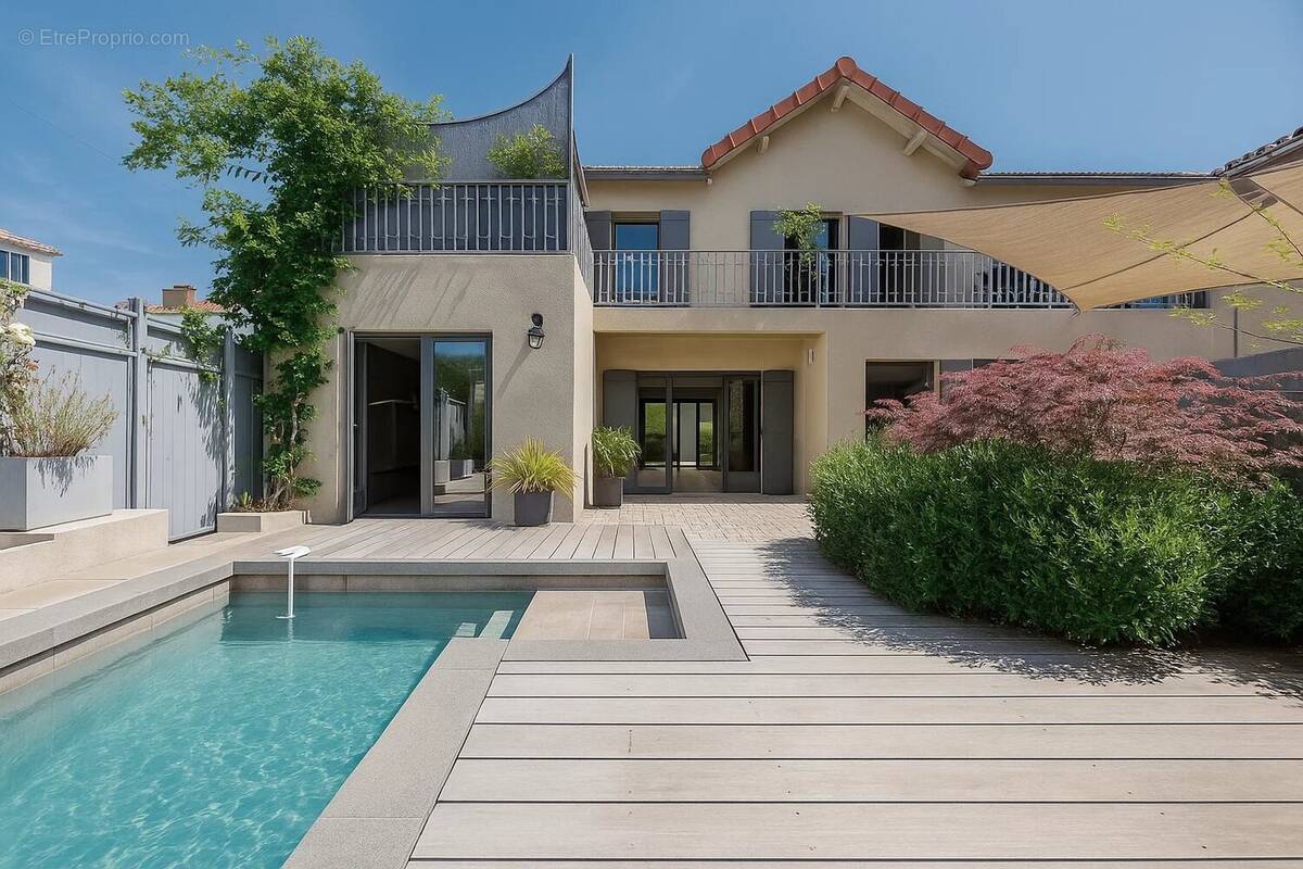 Maison à L&#039;ISLE-SUR-LA-SORGUE