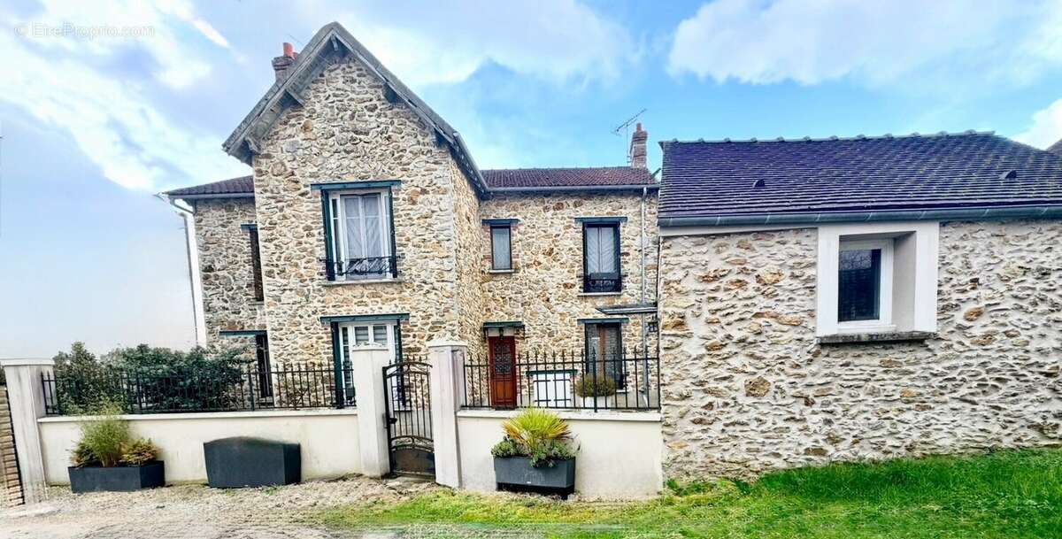 Maison à OZOUER-LE-VOULGIS