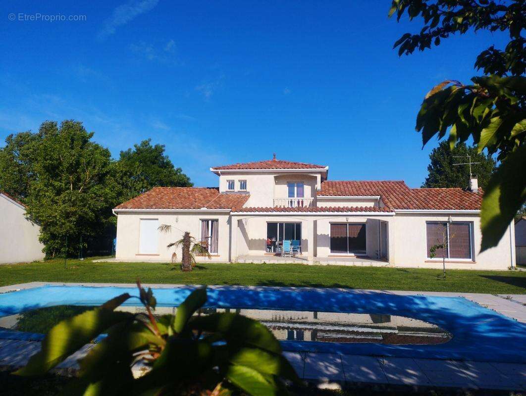Maison à LE FAUGA