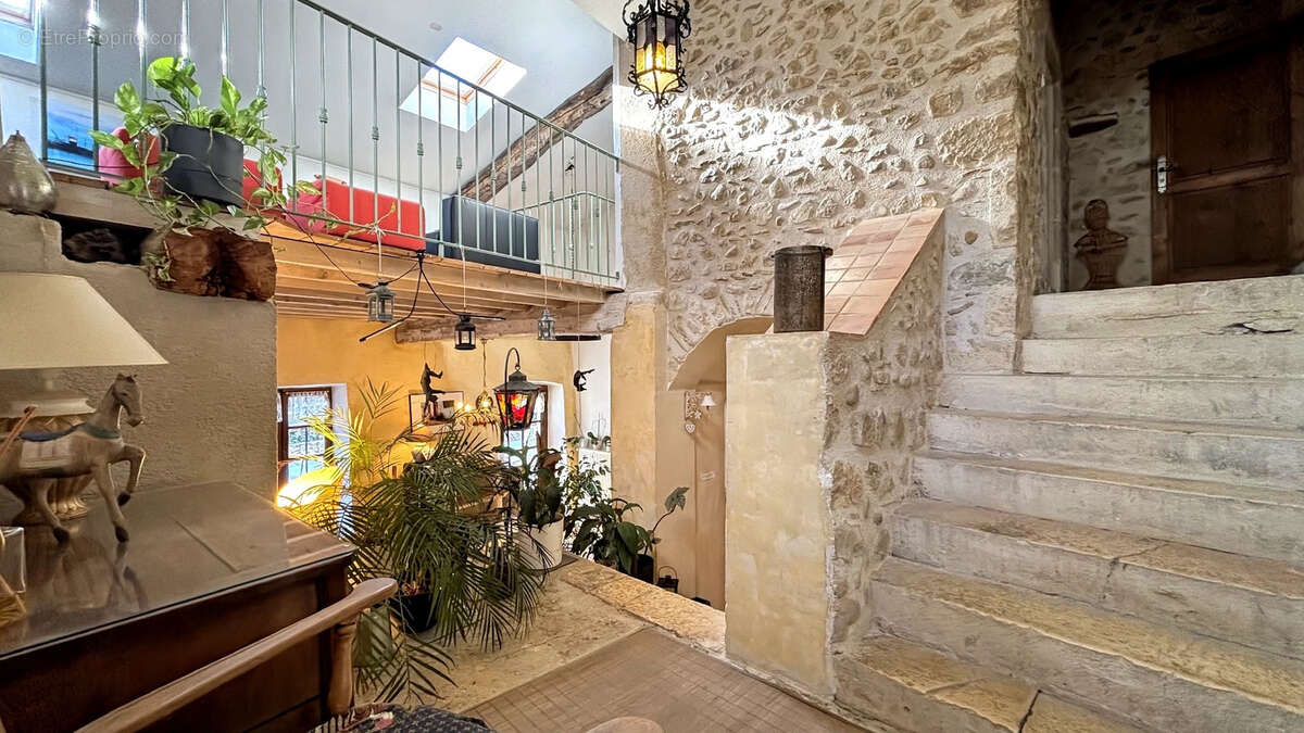 Maison à MIRMANDE