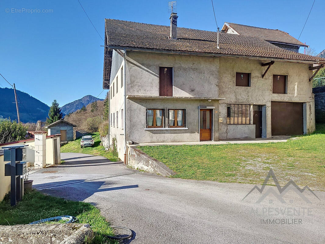 Maison à REYVROZ