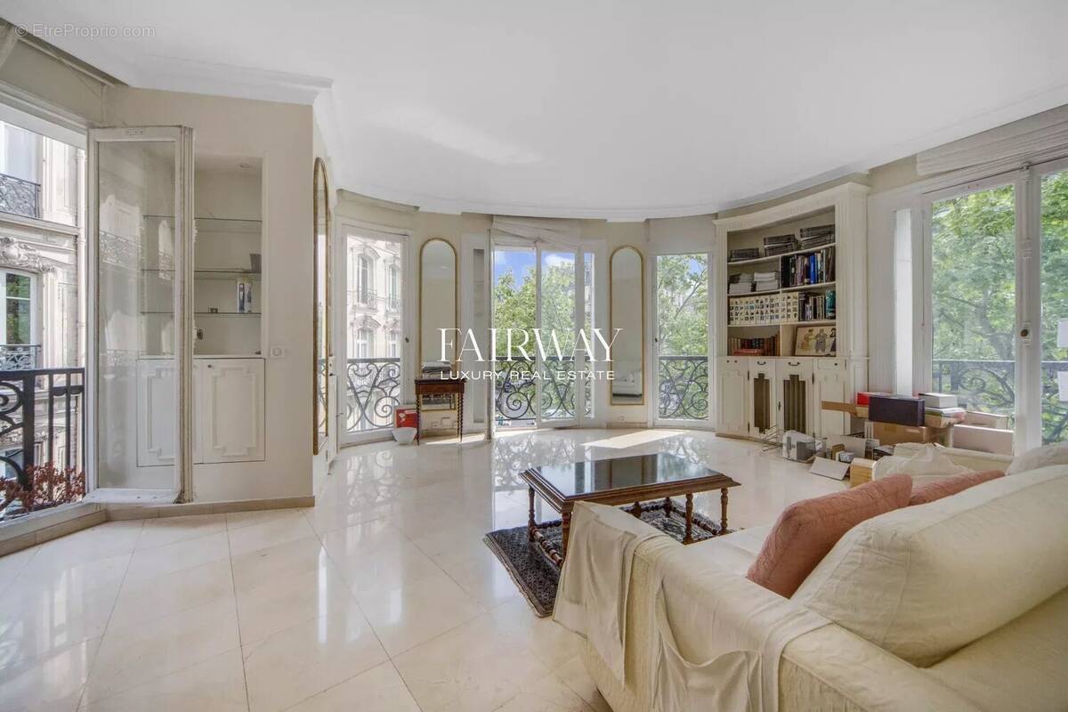 Appartement à PARIS-1E