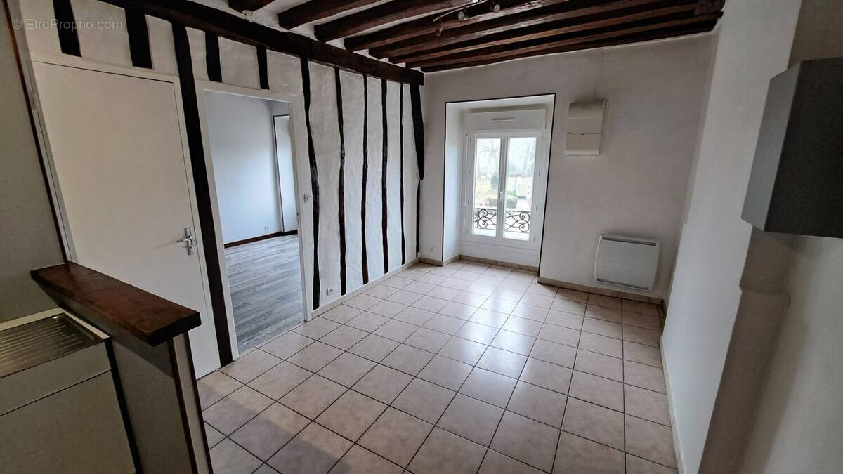 Appartement à FONTENAY-LES-BRIIS