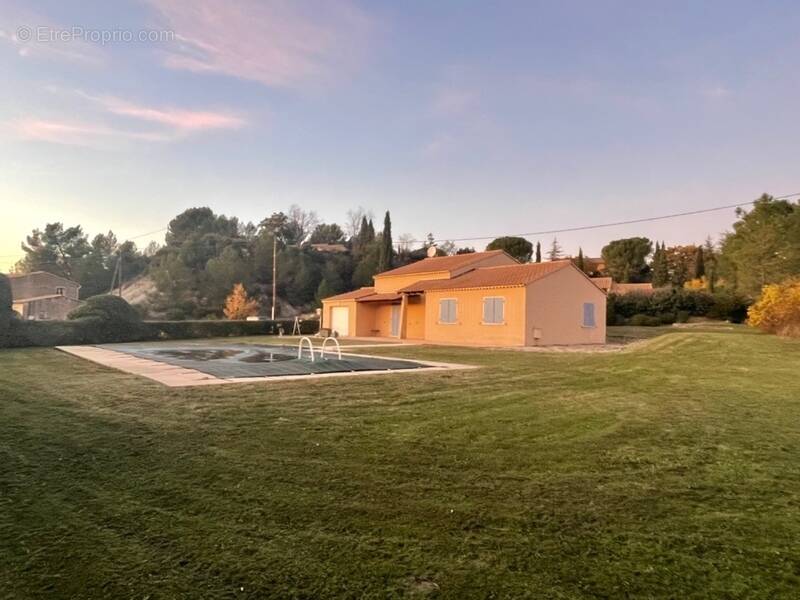 Maison à SAINT-SATURNIN-LES-APT