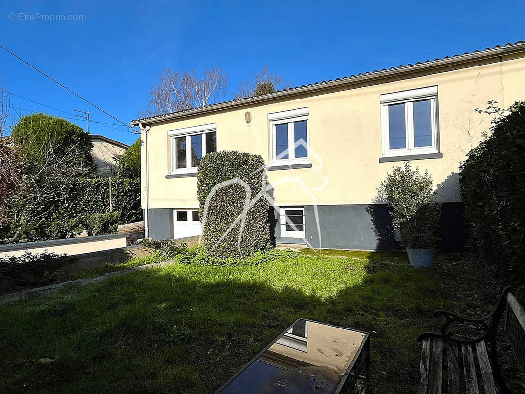 Maison à SAINT-ETIENNE-DU-ROUVRAY