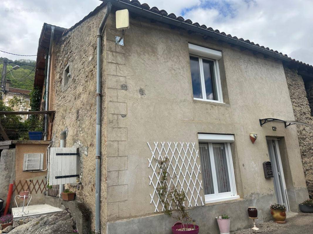 Maison à MERCUS-GARRABET