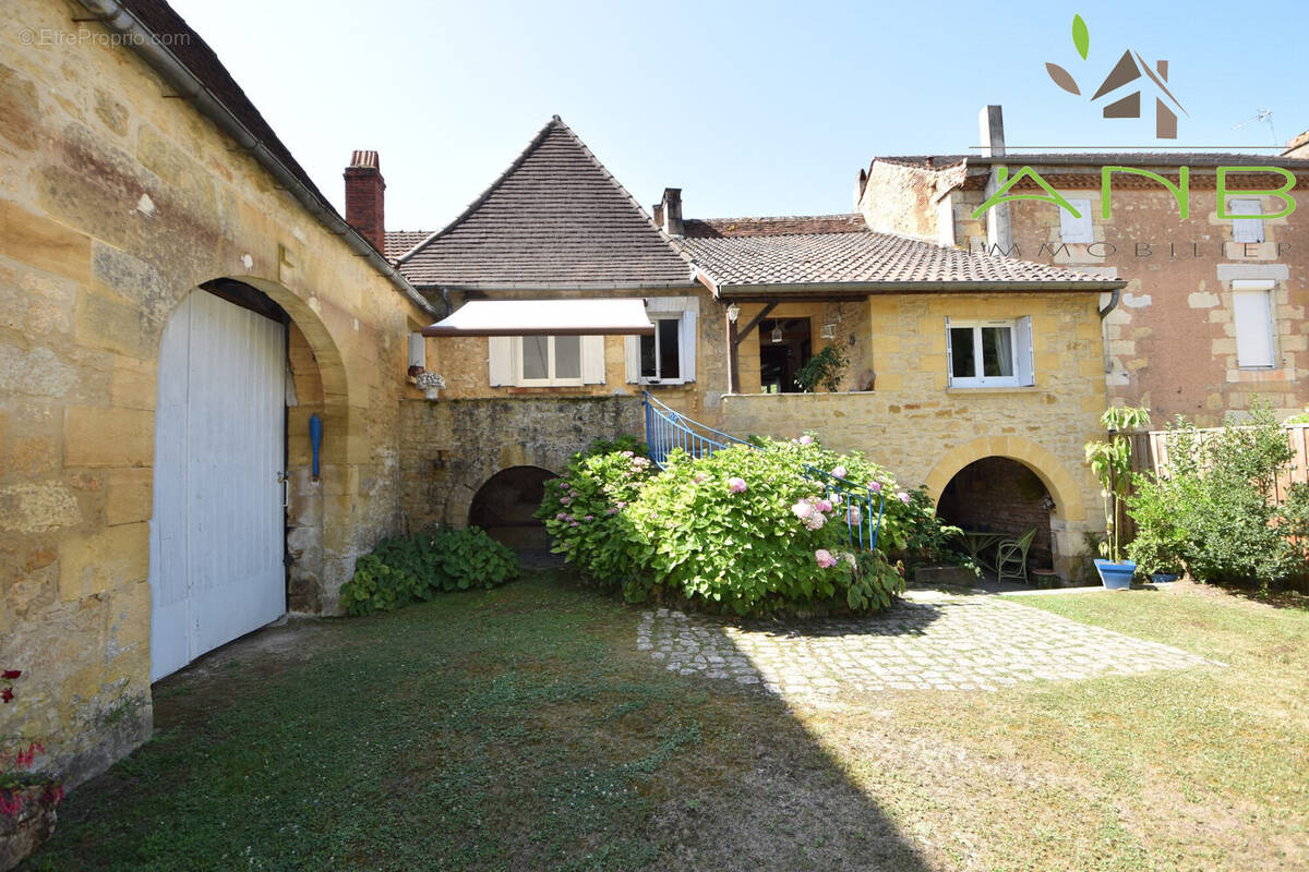 Maison à SAINT-CYPRIEN