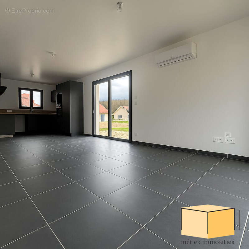 Maison à CHAZEY-BONS
