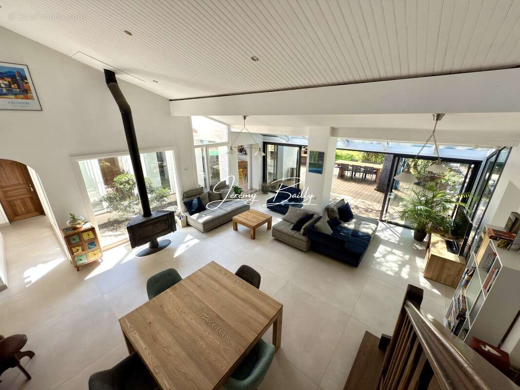 Maison à PEZILLA-LA-RIVIERE