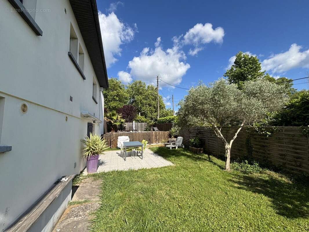 Maison à FARGUES-SAINT-HILAIRE