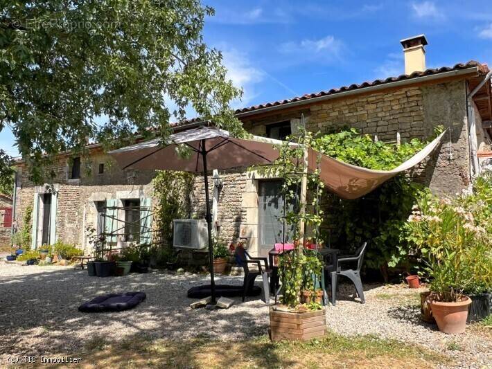 Maison à VILLEFAGNAN