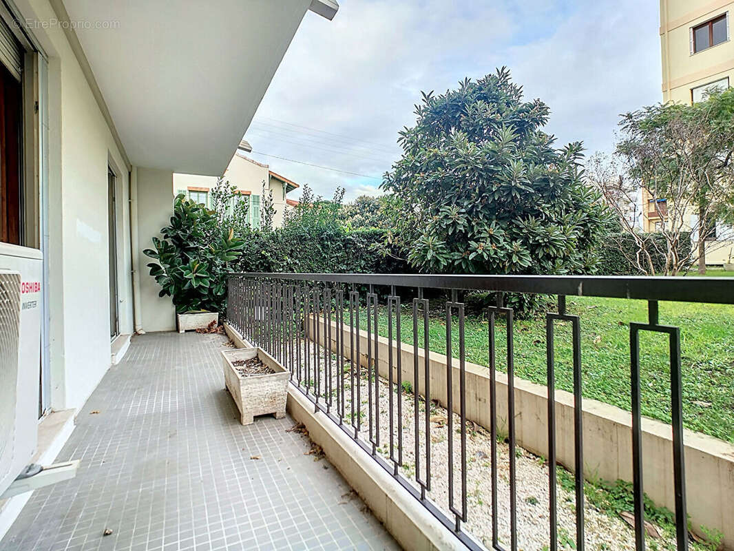 Appartement à SAINT-LAURENT-DU-VAR