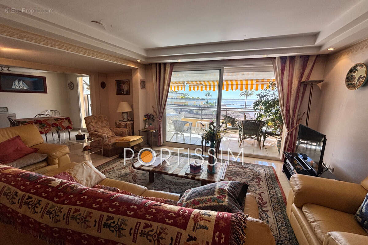 Appartement à SAINT-LAURENT-DU-VAR