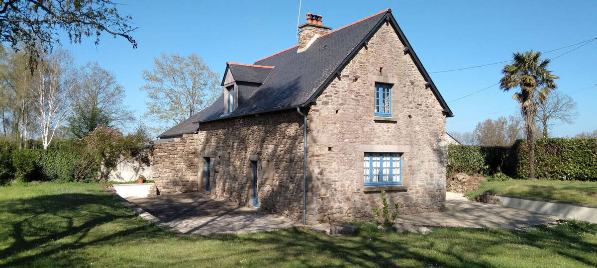 Maison à COMBOURG