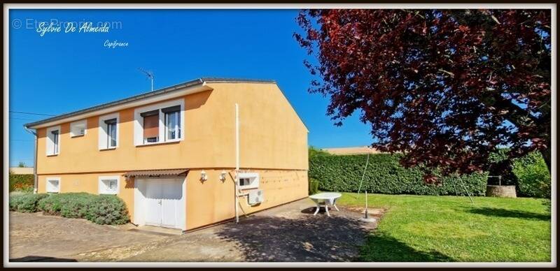 Maison à BAGE-LE-CHATEL