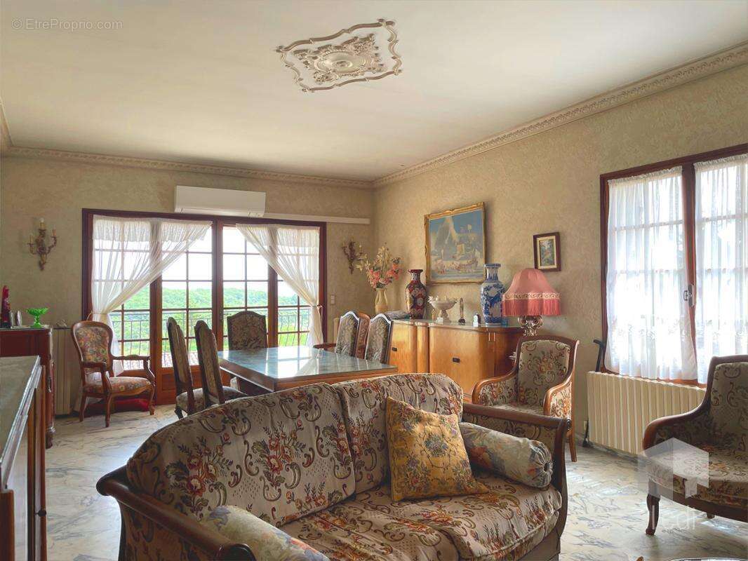 Maison à LA GARDE-ADHEMAR