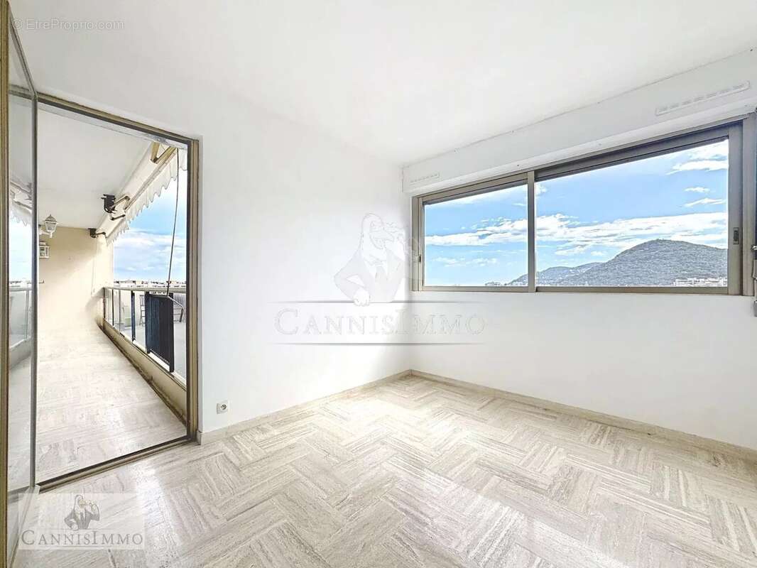 Appartement à MANDELIEU-LA-NAPOULE