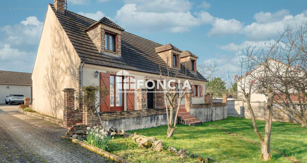 Maison à DAMMARIE-LES-LYS