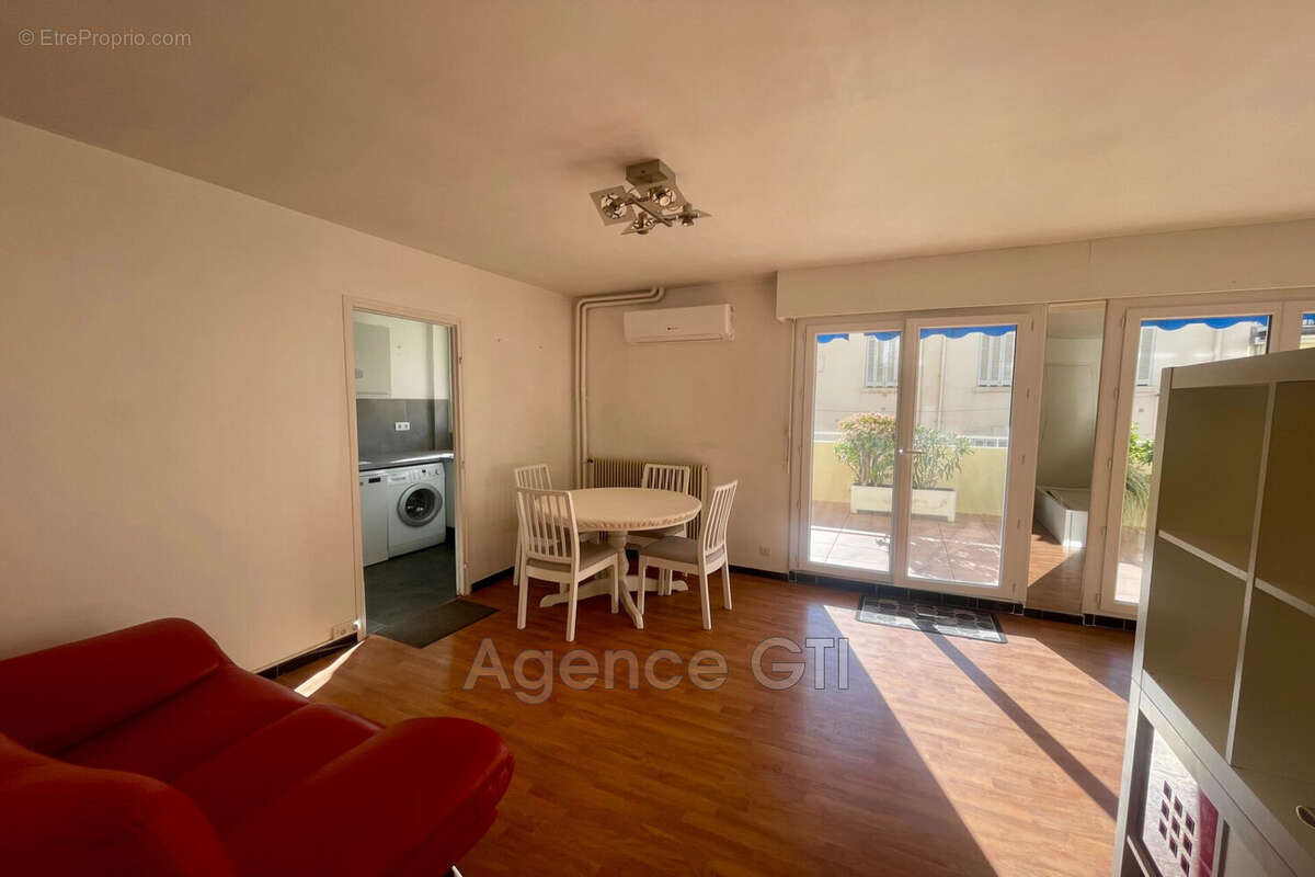 Appartement à HYERES