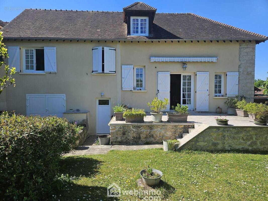 A découvrir une maison de charme de 97 m² habitables ! - Maison à NANTEAU-SUR-LUNAIN