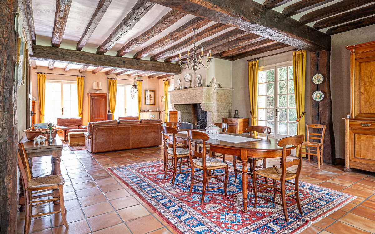 Maison à NEUVILLE-SUR-SARTHE