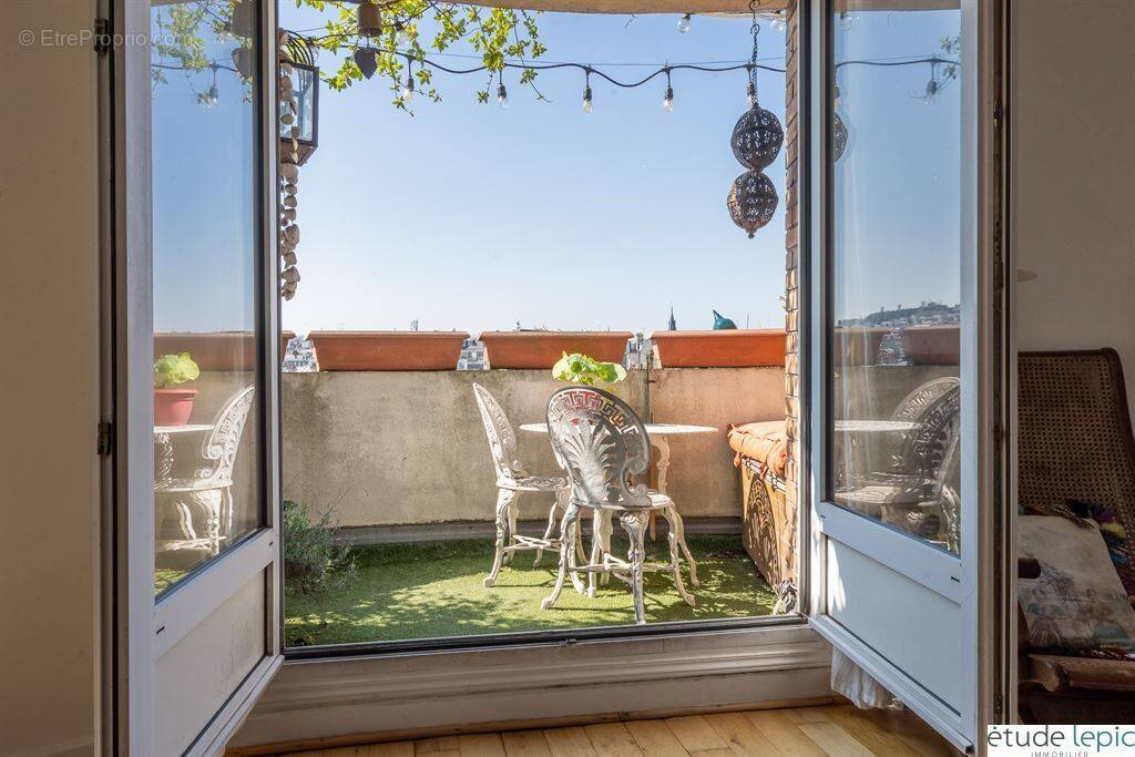 Appartement à PARIS-18E
