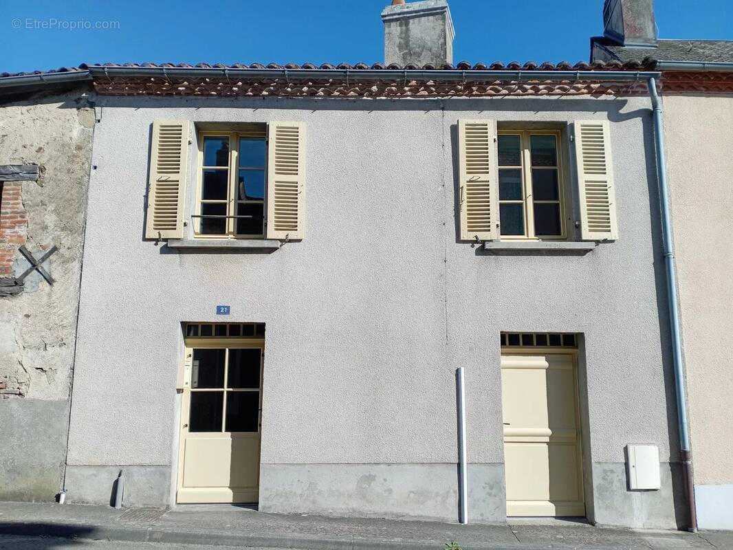Maison à MAGNAC-LAVAL