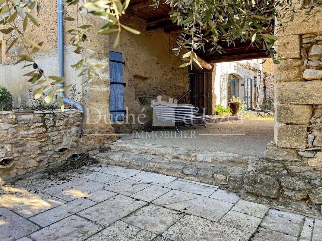 Photo 1 - Maison à LAUDUN-L&#039;ARDOISE