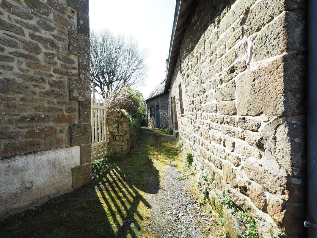Maison à LOCMALO