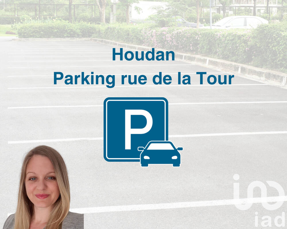 Photo 1 - Parking à HOUDAN