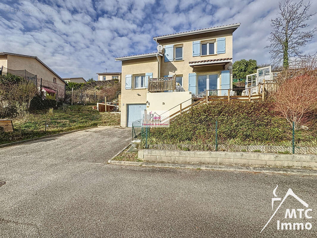 Maison à SAINT-QUENTIN-FALLAVIER