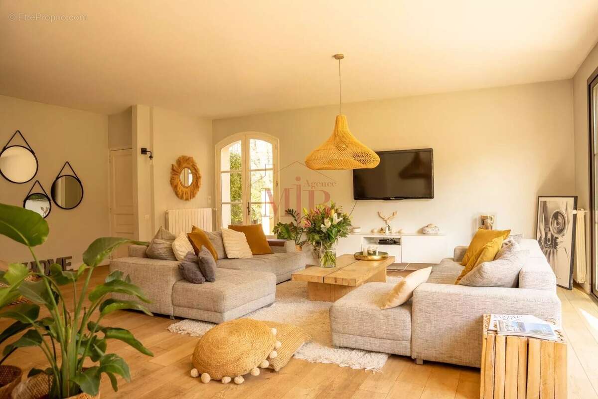 Maison à MAS-BLANC-DES-ALPILLES