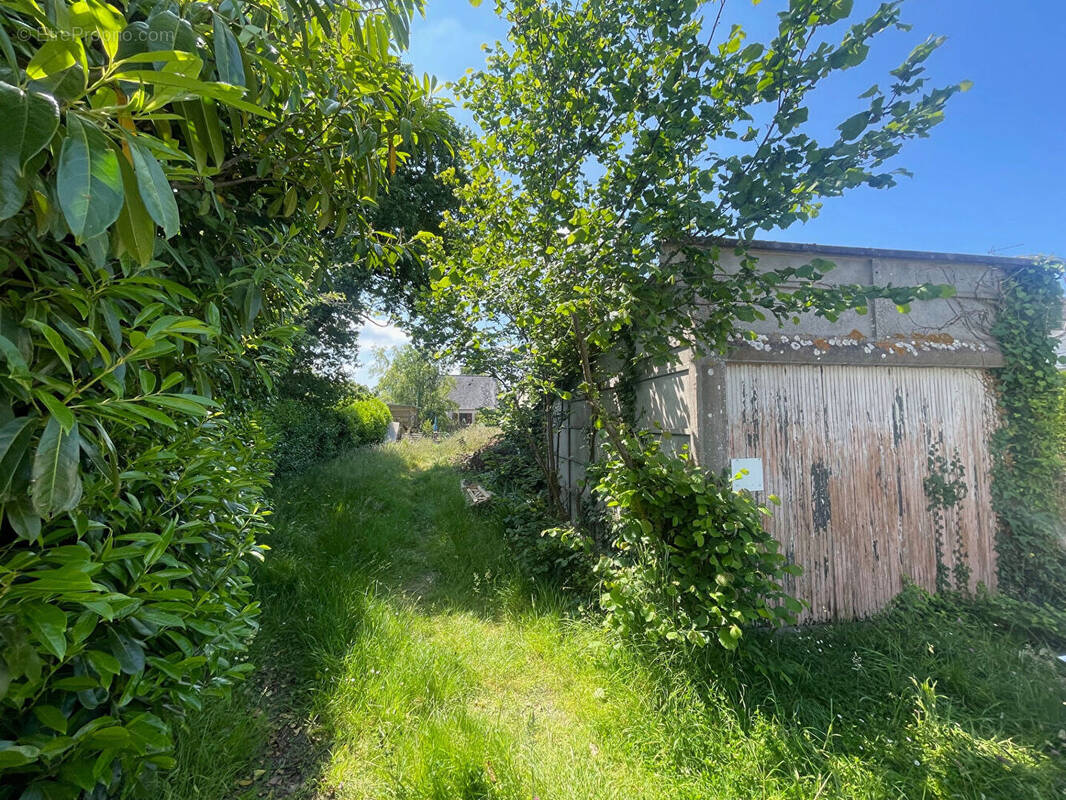 Terrain à LA CHAPELLE-DES-MARAIS