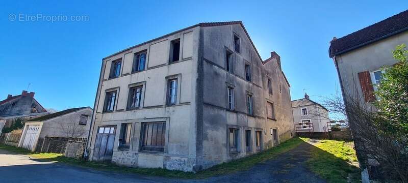 Maison à LAVAVEIX-LES-MINES